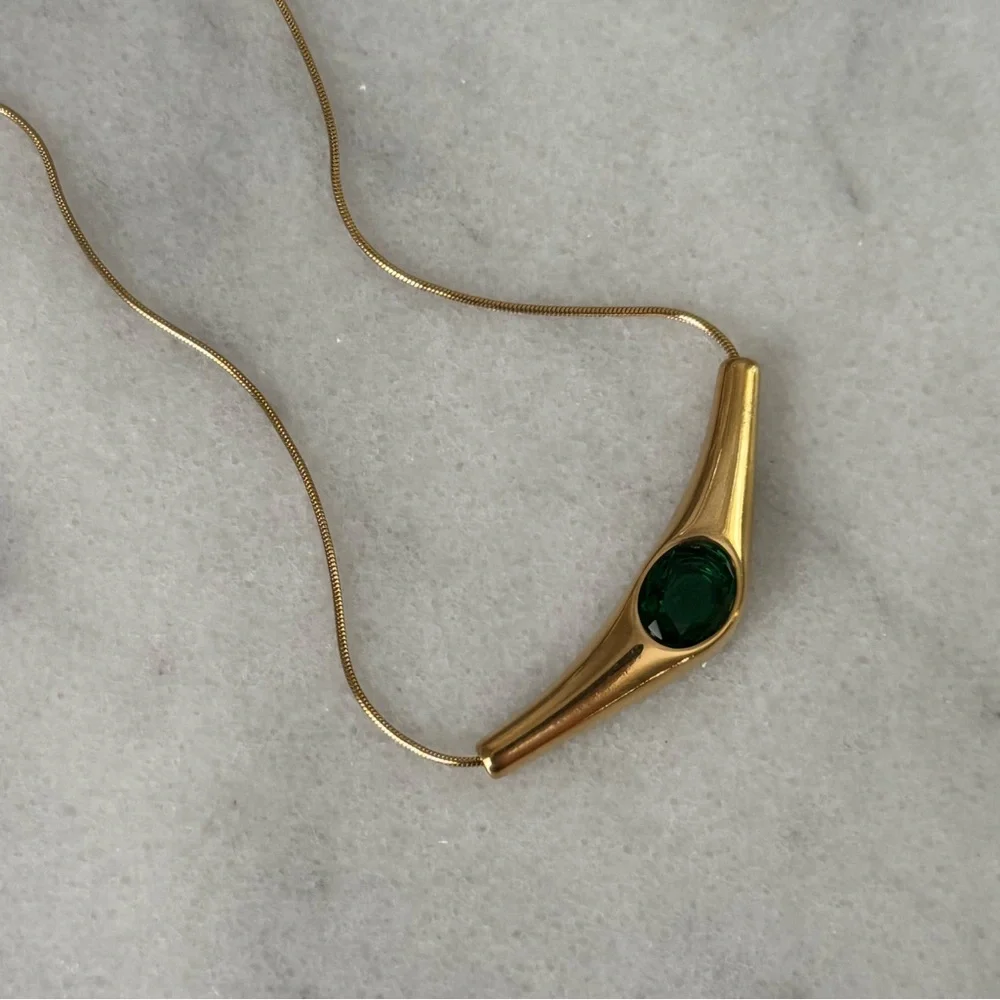 Gold Vintage Style Green Gem Necklace
Brand New
Gold Plated Stainless Steel - Picture 4 of 6